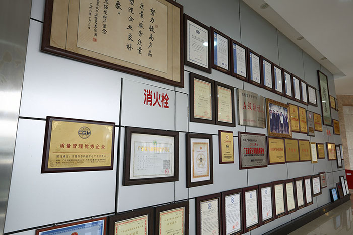 中亞鋁型材廠(chǎng)家辦公樓-證書(shū)墻-工業(yè)鋁型材生產(chǎn)廠(chǎng)家